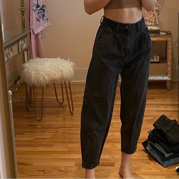 Zara Black Ankle Cropped Jeans with Relaxed Fit and Wide-Leg Design - Picture 2 of 4